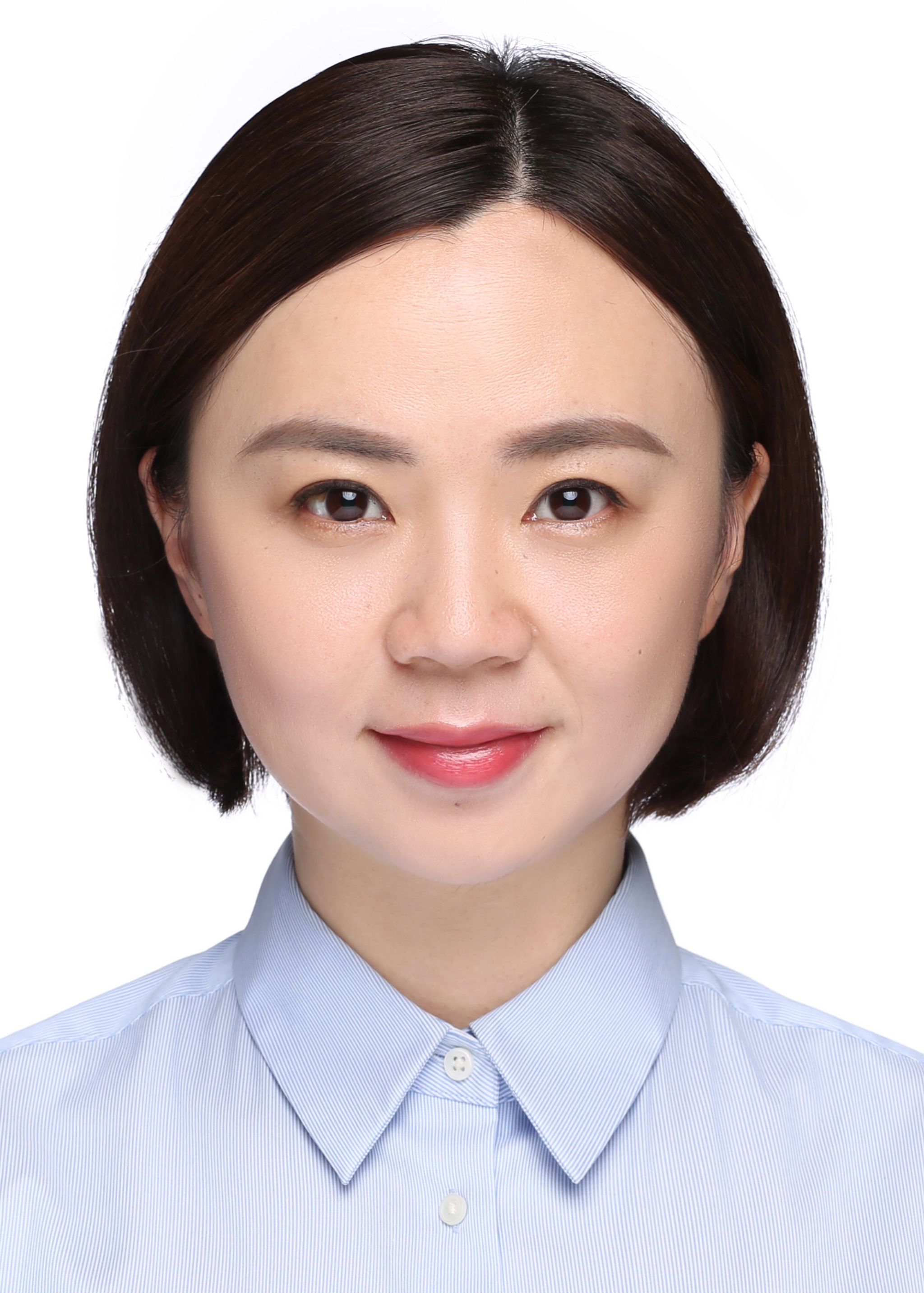 靳萌证件照